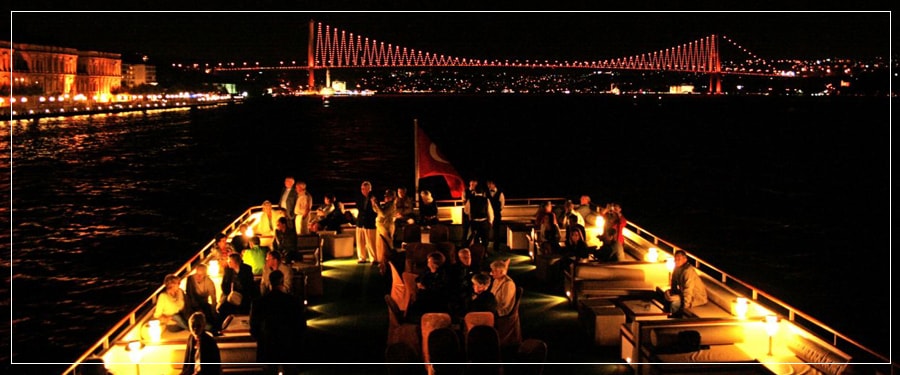 Istanbul Tours : Bosphorus Dinner Cruise